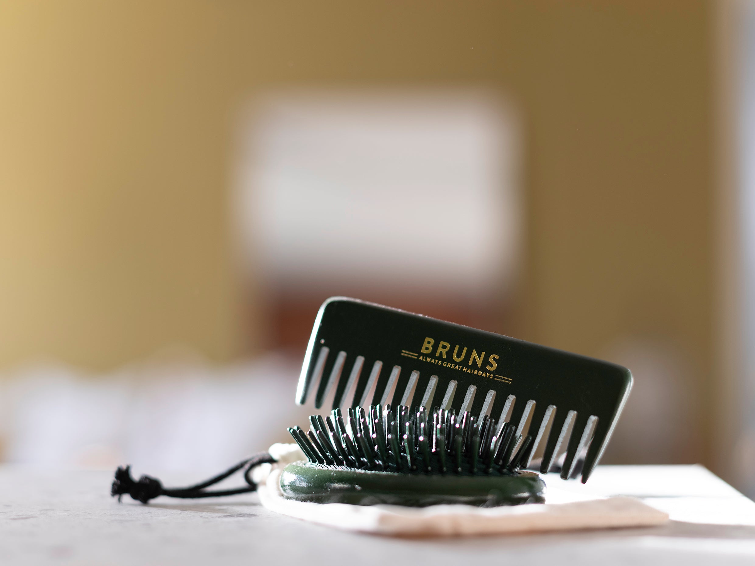 BRUNS Brush & Comb